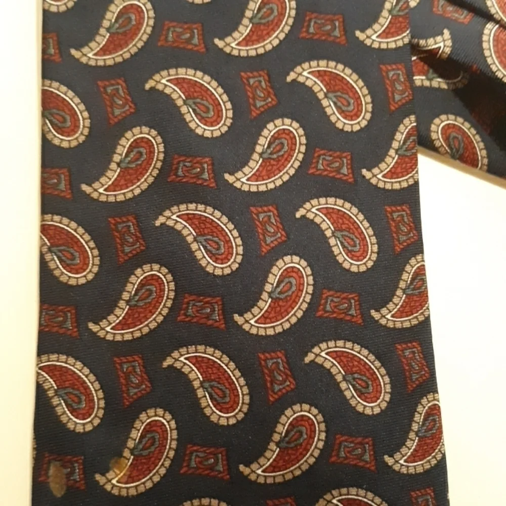 Brooks Brothers all silk hand made in USA necktie